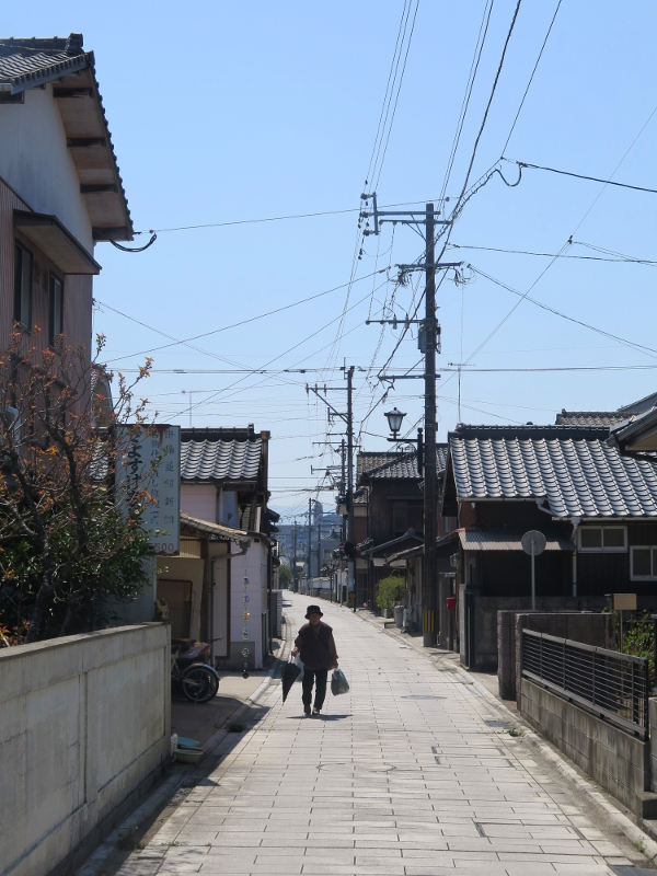 18NakatsuCityTempleAreaWoman